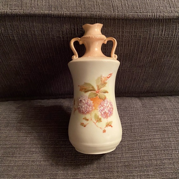 Vtg hand painted peach/blush floral bud vase